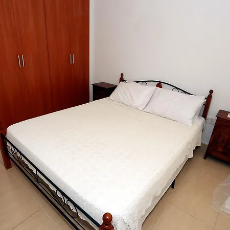 Apartment Penelope Court 102 *