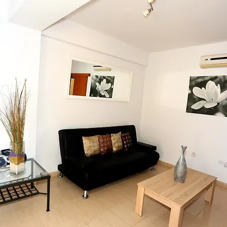 Penelope Court 102 Apartament