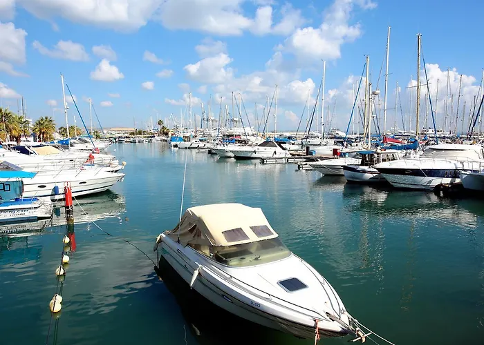 アパート Penelope Court 102 *