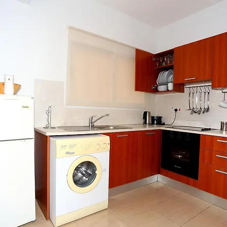 Διαμέρισμα Penelope Court 102 *