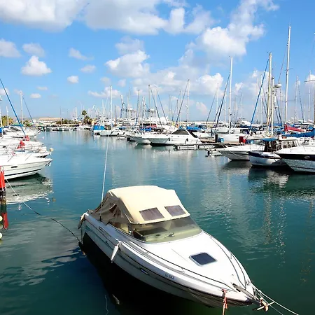 Διαμέρισμα Penelope Court 102 *