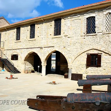 Διαμέρισμα Penelope Court 102 *